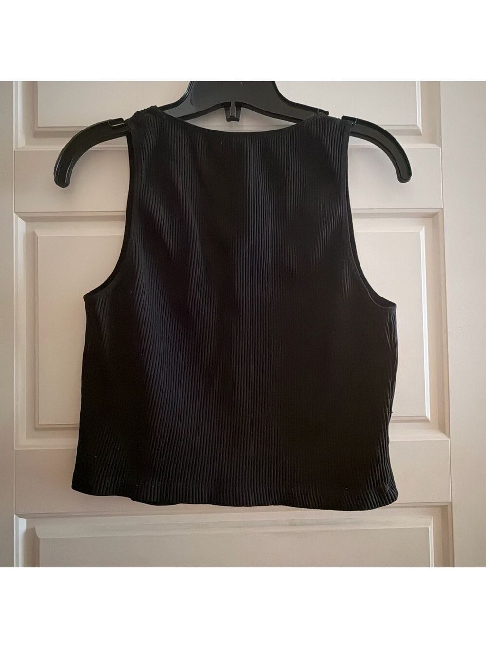 3 for $20 ⭐️ Dynamite Medium Black V-Neck Sleeveless Ribbed Top - Picture 5 of 8